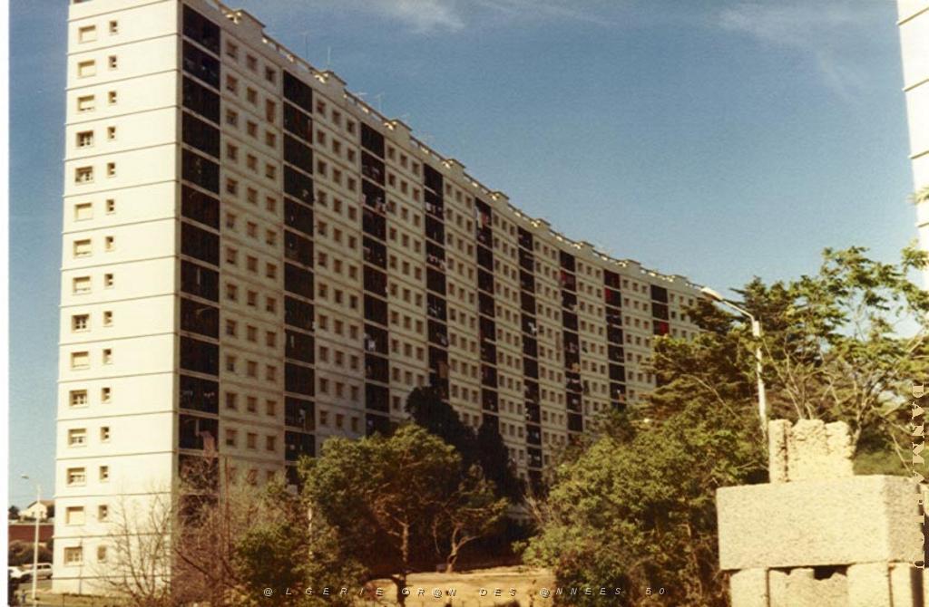 BB 016 CITE JEAN DE LA FONTAINE 1983 L ECRAN.JPG